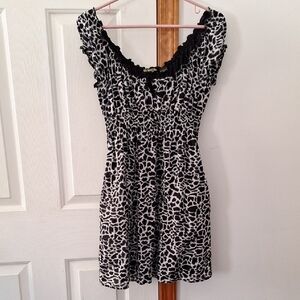 Guess Black and White Patterned Top